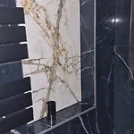 Z Jacuzzi Apartment *